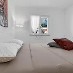 Pura Vida Makarska